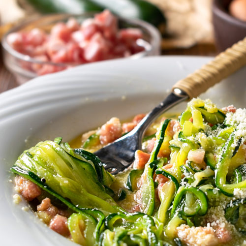 pasta di zucchine alla carbonara immagine