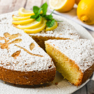 Torta Caprese Chetogenica al Limone